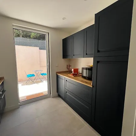 Elegant 3-br Garden - 5 Min Walk To - Behind Martinez קאן