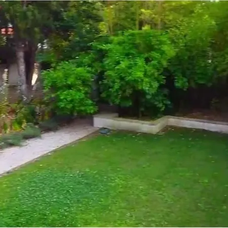 דירה Elegant 3-br Garden - 5 Min Walk To - Behind Martinez קאן
