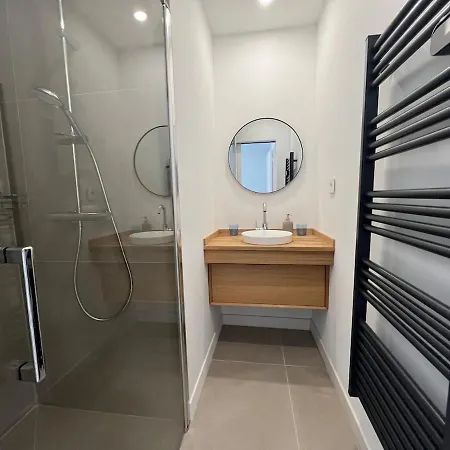 Elegant 3-br Garden - 5 Min Walk To - Behind Martinez דירה