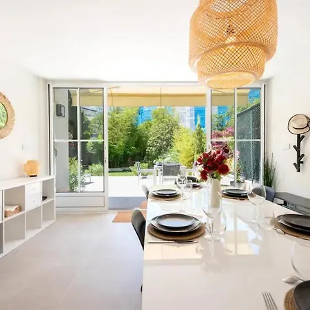 דירה Elegant 3-br Garden - 5 Min Walk To - Behind Martinez קאן