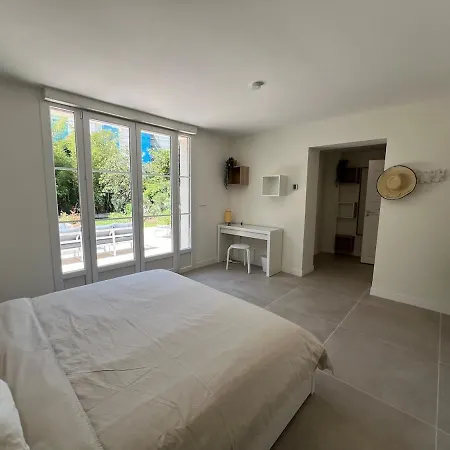 Elegant 3-br Garden - 5 Min Walk To - Behind Martinez קאן