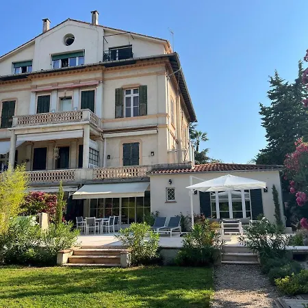 Elegant 3-br Garden - 5 Min Walk To - Behind Martinez קאן