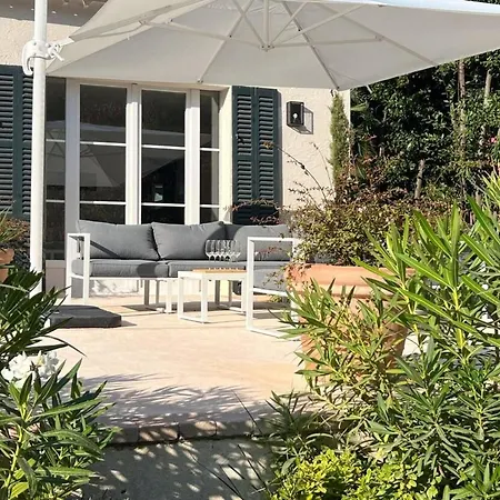 Elegant 3-br Garden - 5 Min Walk To - Behind Martinez דירה קאן