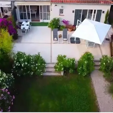 Elegant 3-br Garden - 5 Min Walk To - Behind Martinez קאן