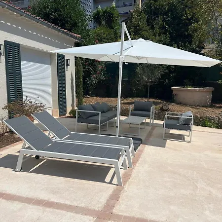 Elegant 3-br Garden - 5 Min Walk To - Behind Martinez