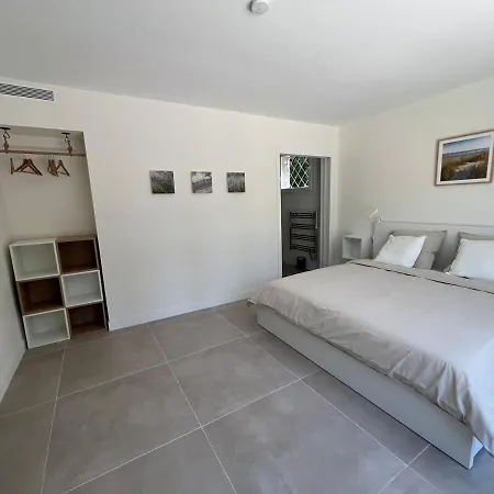 Elegant 3-br Garden - 5 Min Walk To - Behind Martinez קאן