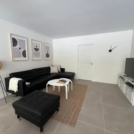 דירה Elegant 3-br Garden - 5 Min Walk To - Behind Martinez *