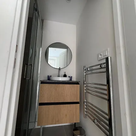 דירה Elegant 3-br Garden - 5 Min Walk To - Behind Martinez *