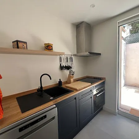 Elegant 3-br Garden - 5 Min Walk To - Behind Martinez קאן