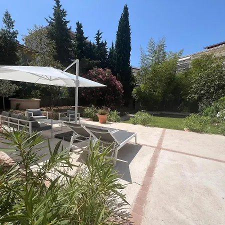 Elegant 3-br Garden - 5 Min Walk To - Behind Martinez דירה