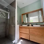 Elegant 3-br Garden - 5 Min Walk To - Behind Martinez *