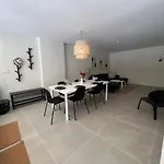Elegant 3-br Garden - 5 Min Walk To - Behind Martinez Apartment *